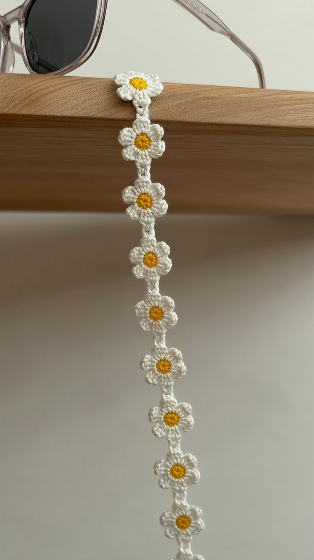 Puffy Petal Daisy Charm Strap